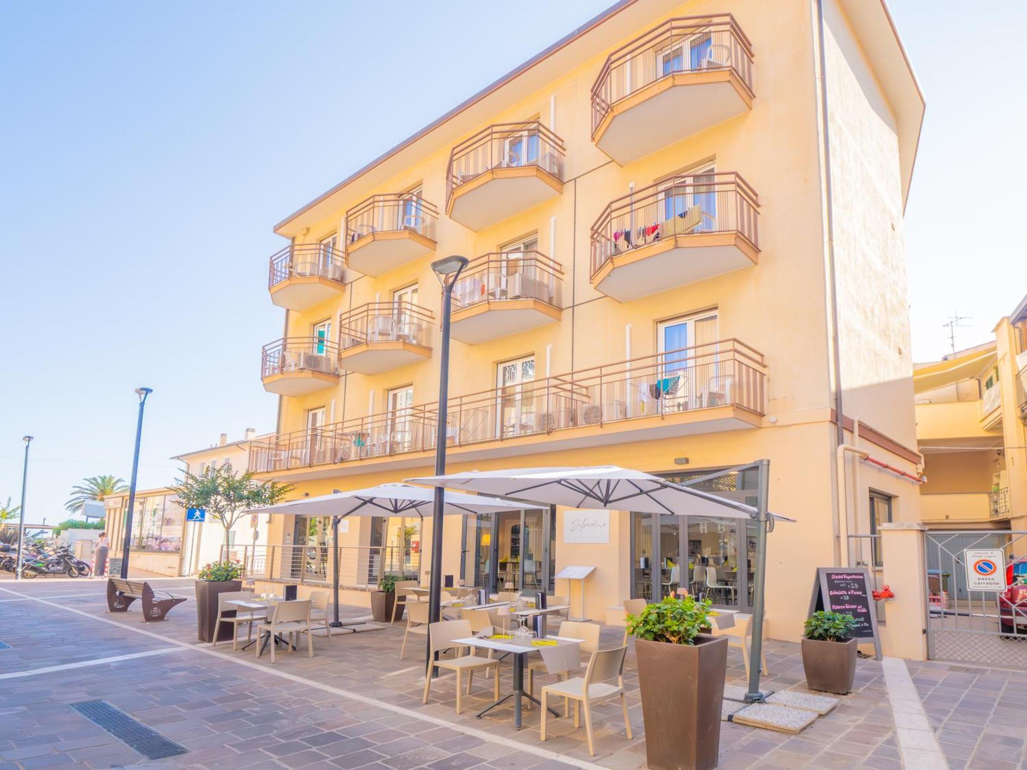 פינאלה ליגורה Hotel La Bussola מראה חיצוני תמונה